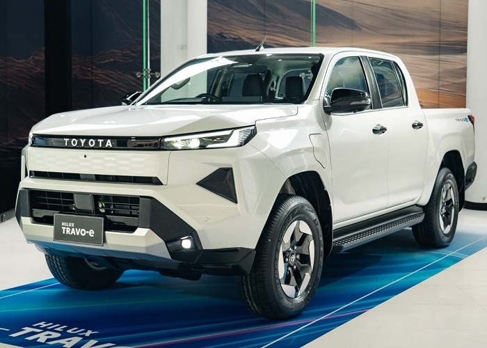 TOYOTA HILUX 2026 TRAVO EV DOUBLE CAB ELECTRIC